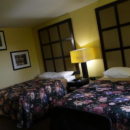 Relax Inn Watertown Extérieur photo