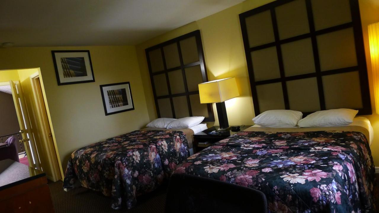 Relax Inn Watertown Extérieur photo