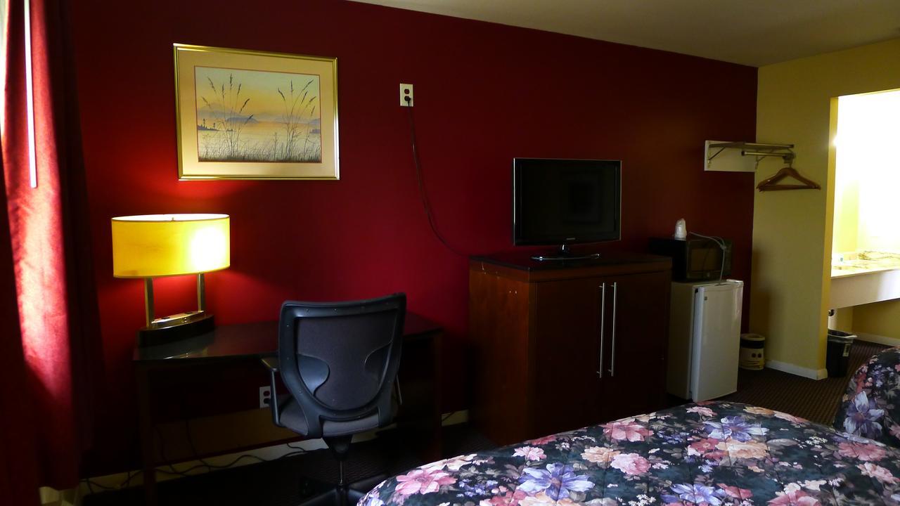 Relax Inn Watertown Extérieur photo
