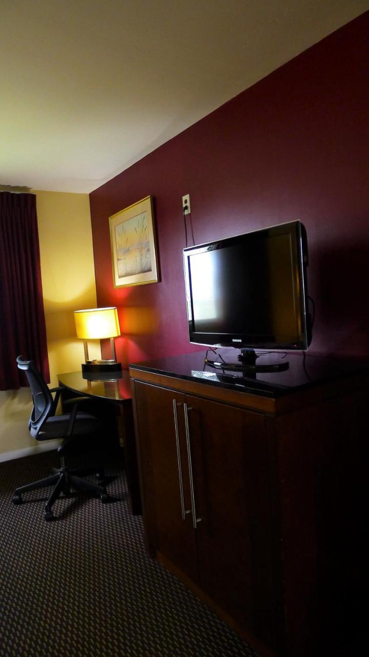 Relax Inn Watertown Extérieur photo